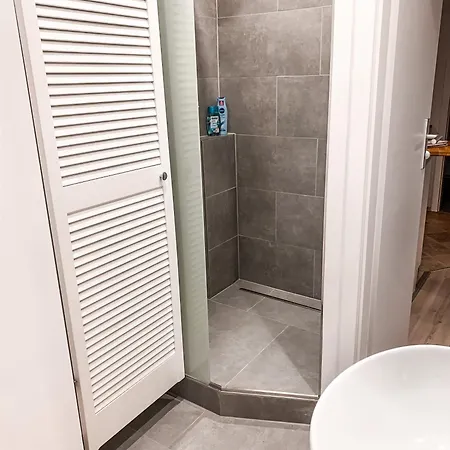 Stilvolle Dachgeschosswohnung In Duesternbrook *