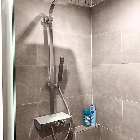 Apartmán Stilvolle Dachgeschosswohnung In Duesternbrook Kiel
