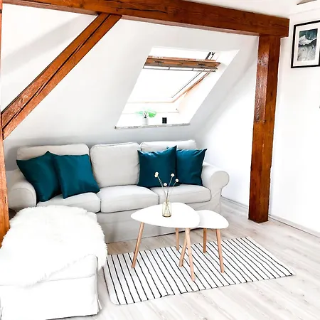 Stilvolle Dachgeschosswohnung In Duesternbrook *