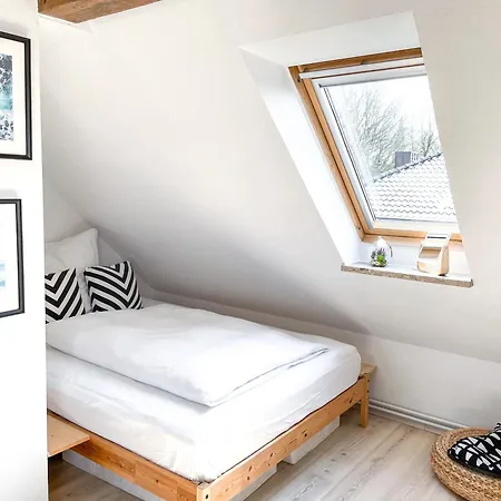アパート Stilvolle Dachgeschosswohnung In Duesternbrook キール
