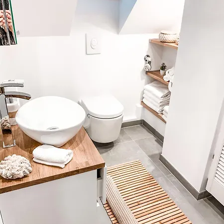 Stilvolle Dachgeschosswohnung In Duesternbrook キール