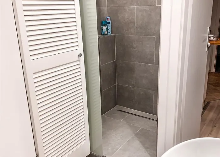 Stilvolle Dachgeschosswohnung In Duesternbrook *