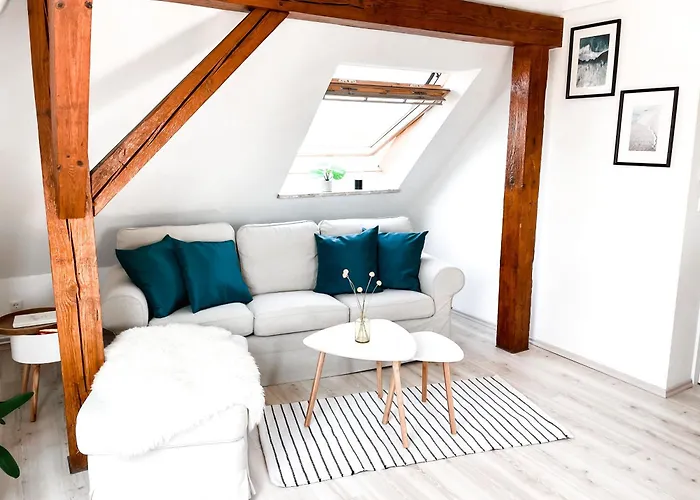 Stilvolle Dachgeschosswohnung In Duesternbrook *